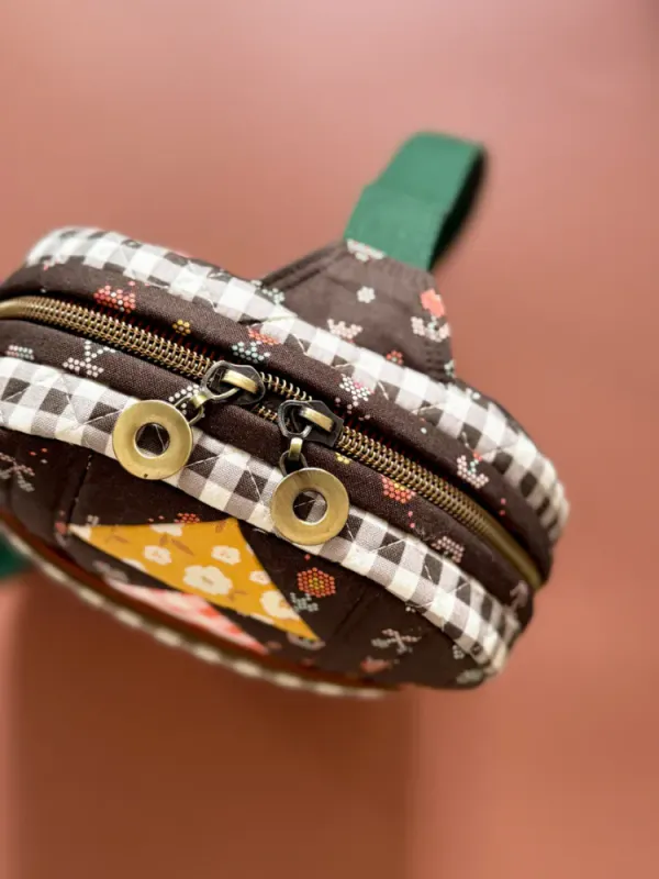 Minki Kim, Weekend Sling Bag